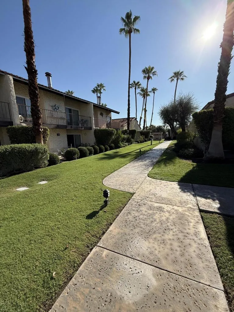 1833 S Araby Drive 32, Palm Springs, California 92264 home-pic-17